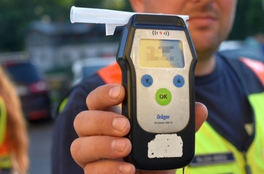 Jogosítvány nélkül vezetett, ráadásul az alkoholteszter is jelzett a sofőrnél Győrben